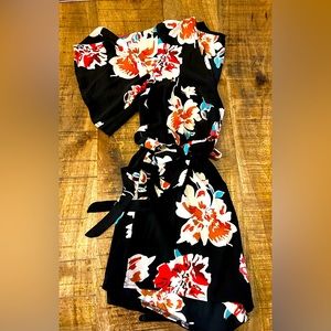 Size medium. Like new condition. Bonkwa Women's Summer Romper.